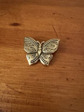 Vintage Butterfly Brooch Gold Tone Etched Wings Nature Pin Signed NEWPRO